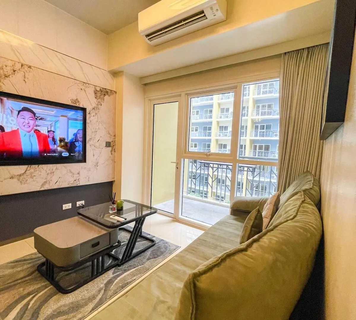Spacious 2Br Luxury Suite Across Okada, Airport Manila Apartment